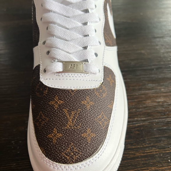 NEW custom Air Force 1’s, detailed with Louis Vuitton print. - Picture 3 of 5